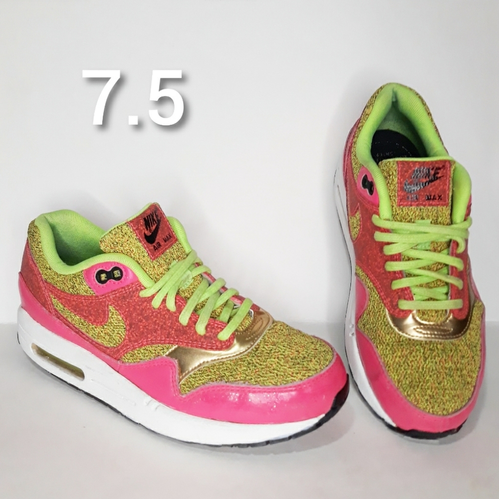 Nike Air Max 1 SE Ghost Green/Hot Punch Pink/White.  Size 7.5 women's